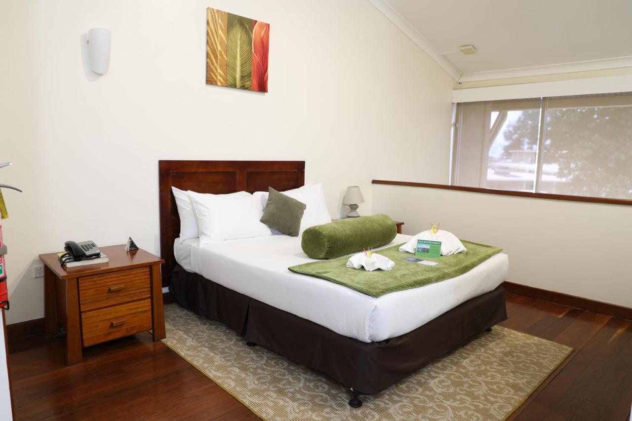 Huon Gulf Hotel Лае Екстериор снимка