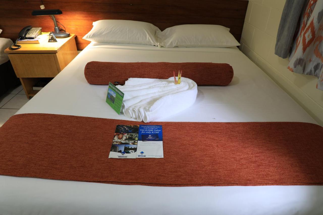 Huon Gulf Hotel Лае Екстериор снимка