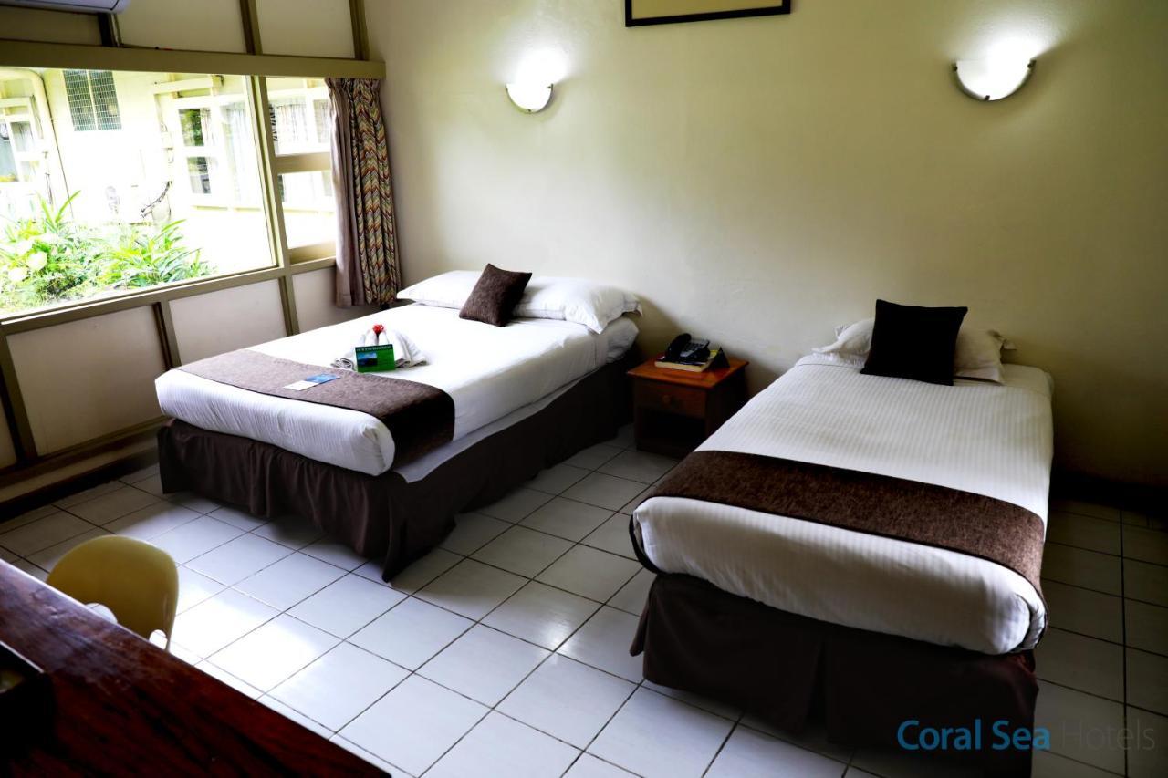Huon Gulf Hotel Лае Екстериор снимка
